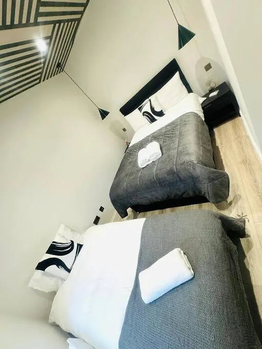 London 99 Apartment Ii, Key Spot, Top City Flat E 0*,  United Kingdom